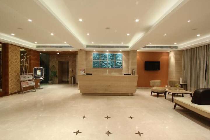 Entrance & Lobby