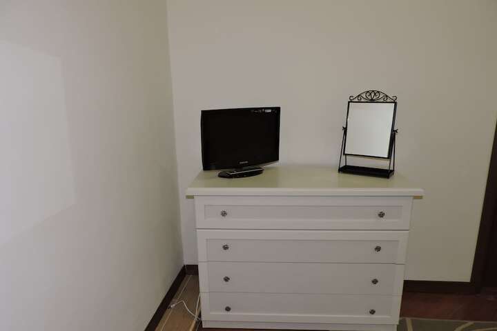 Room 9 of 16