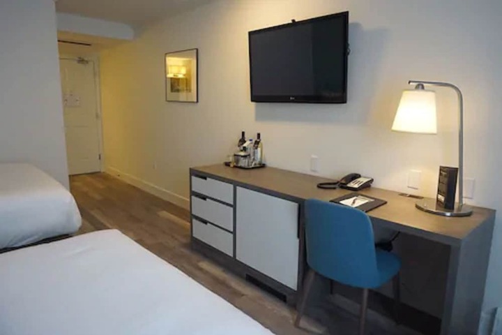 Room 17 of 37