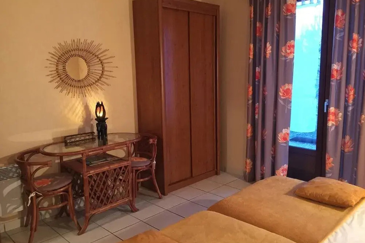 Room 6 of 22