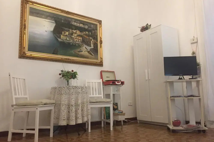 Room 10 of 22
