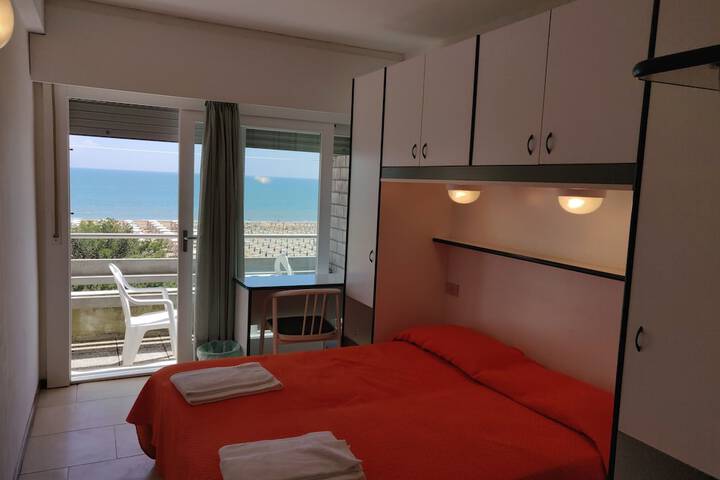 Room 9 of 42