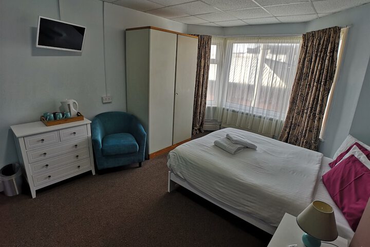Room 40 of 102