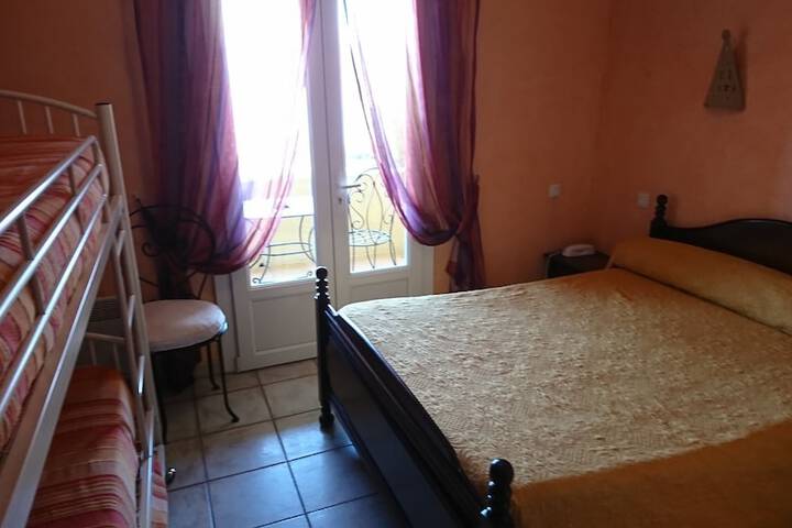 Room 12 of 50