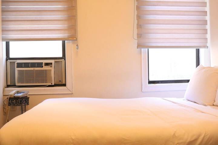 Room 13 of 32