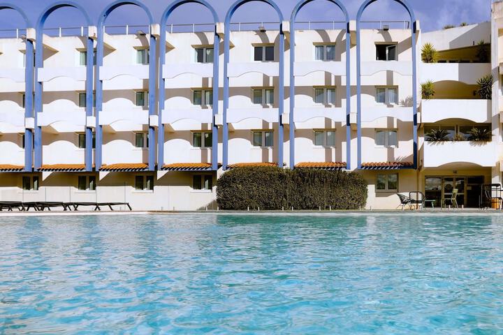 Hotel Pool