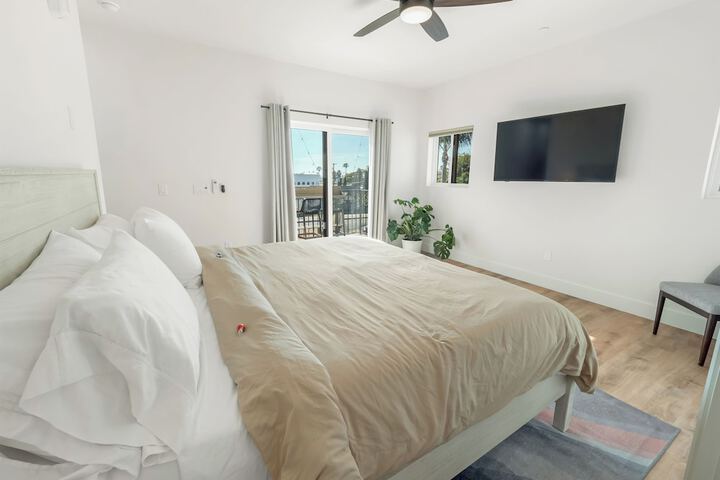 Room 4 of 71