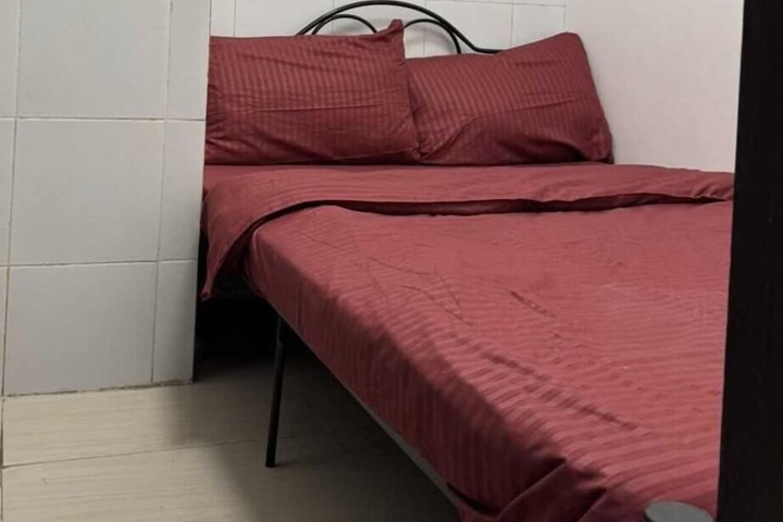 Room 11 of 27