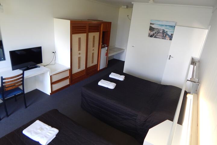 Room 3 of 38
