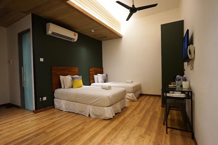 Room 11 of 48
