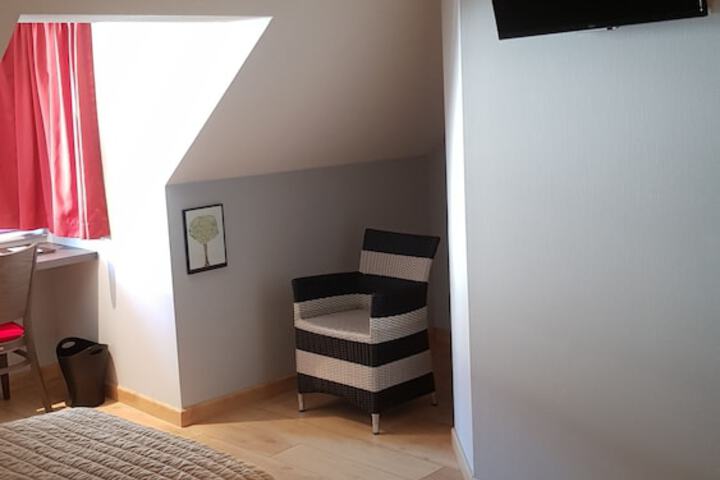 Room 6 of 63