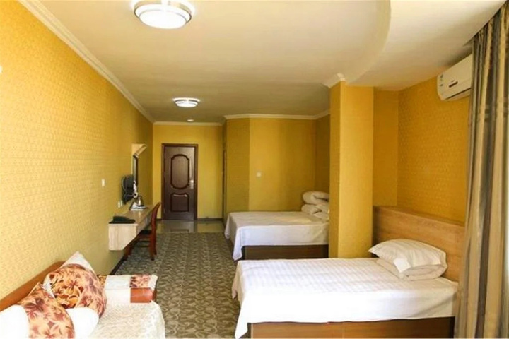 Room 9 of 18