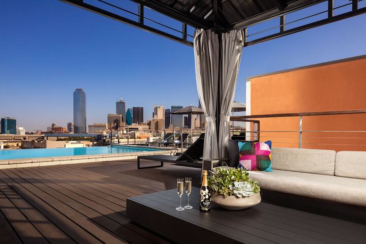 Pool Hotel