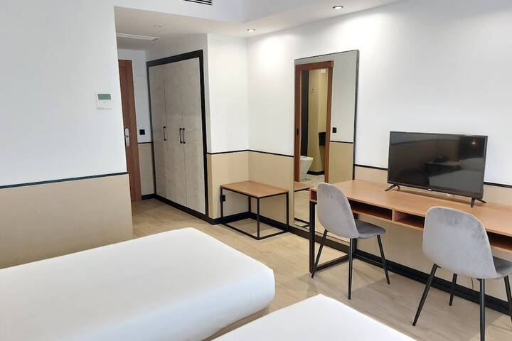 Room 28 of 105