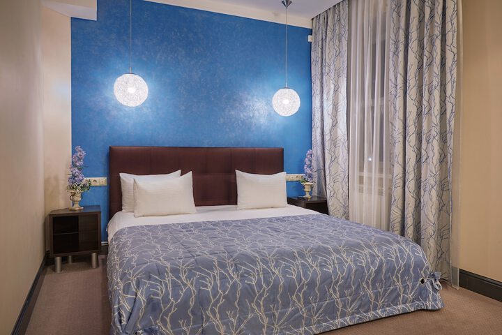 Room 2 of 73