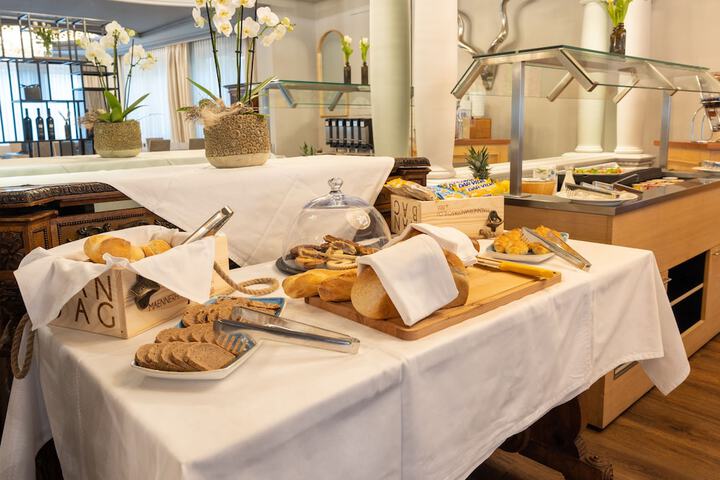 Breakfast/Coffee Service 38 of 61
