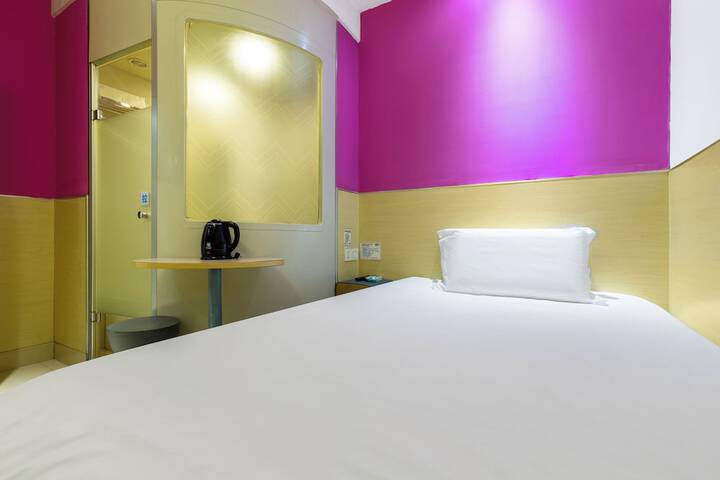 Room 4 of 6
