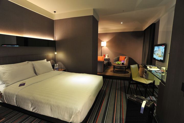 Room 5 of 108