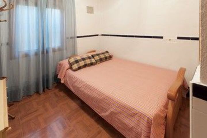 Room 8 of 12