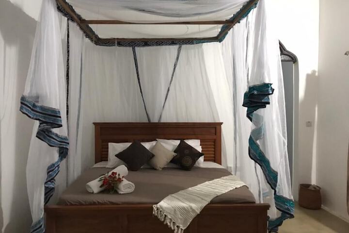 Room 4 of 18