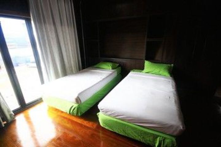 Room 18 of 33