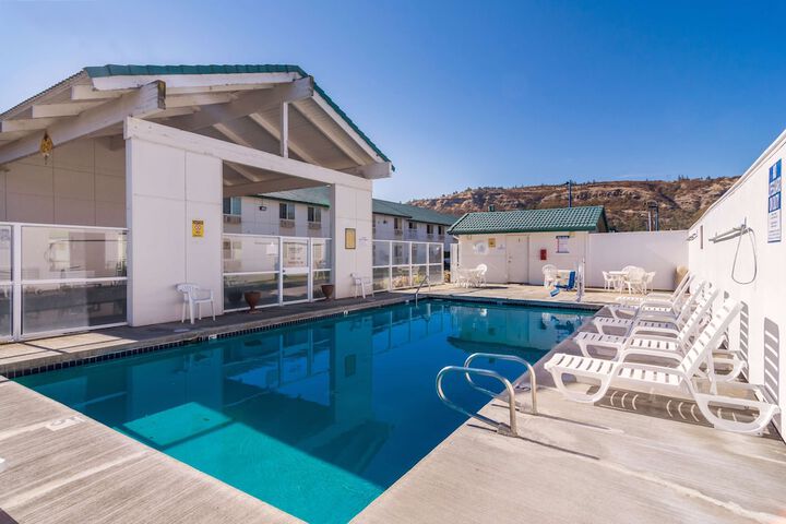 Hotel with Pool