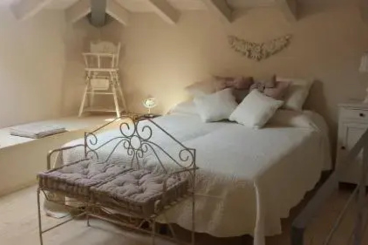 Room 4 of 13