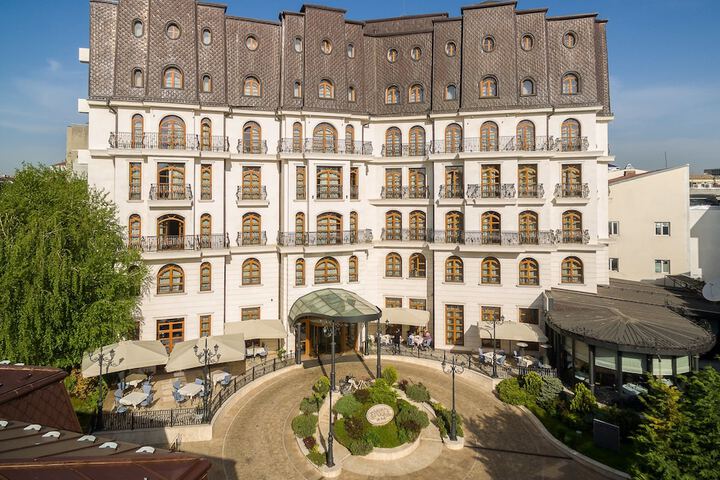 Hotel 100 of 105