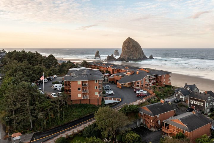 Photo of Hallmark Resort - Cannon Beach