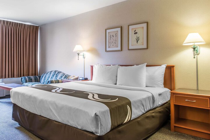 1 King Bed (17 of 19)