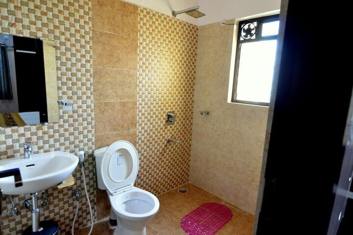 Room 12 of 21