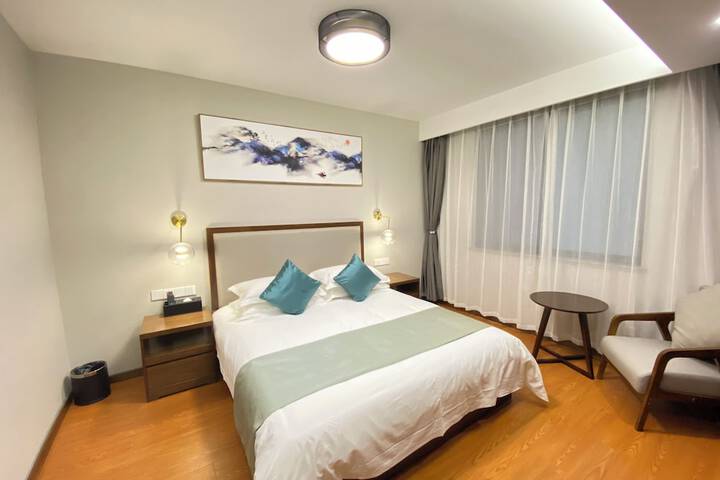 Room 33 of 118