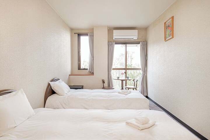 Room 11 of 31
