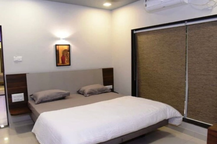 Room 2 of 17