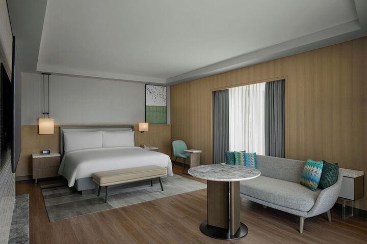 Lounge 52 of 71