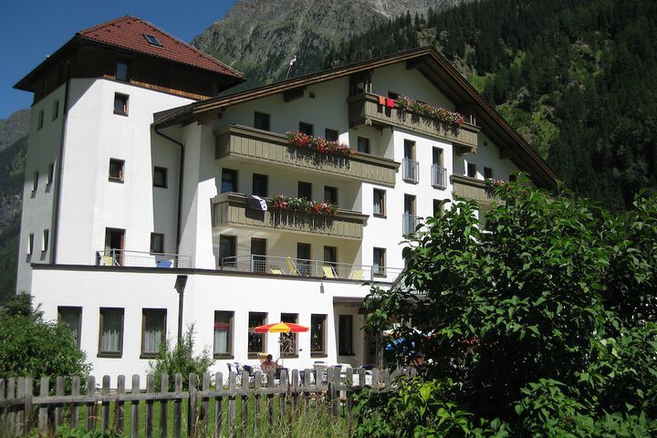 Hotel 27 of 28