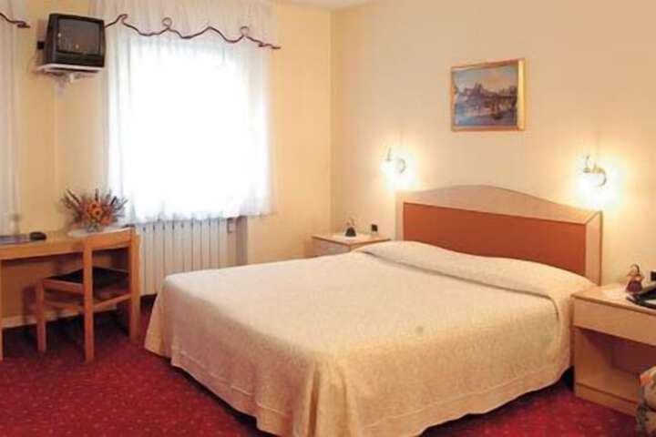 Room 6 of 45