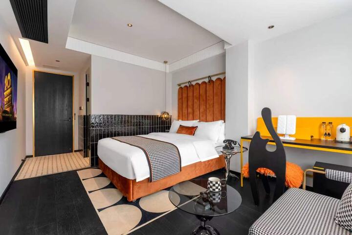 Room 25 of 66