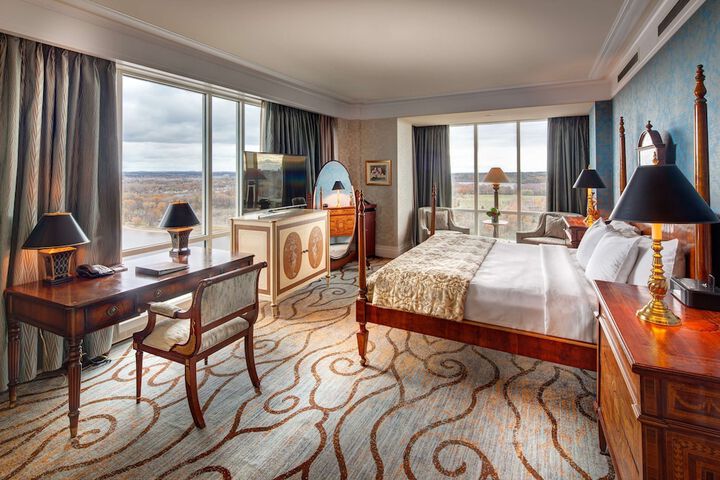 1 King Bed Lake View (46 of 69)