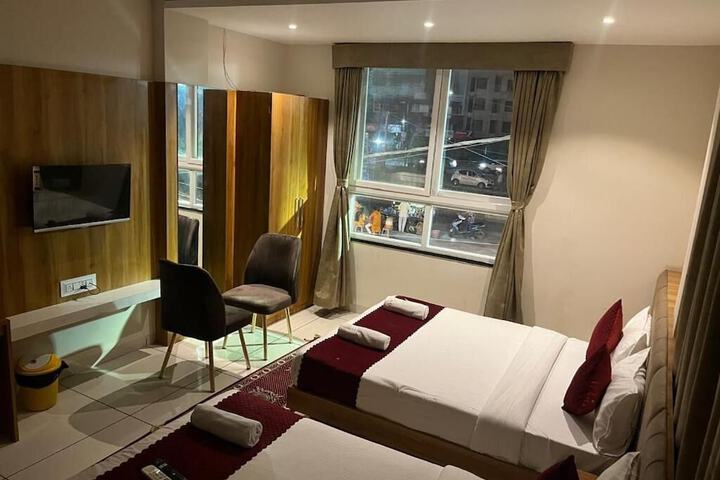 Room 4 of 43
