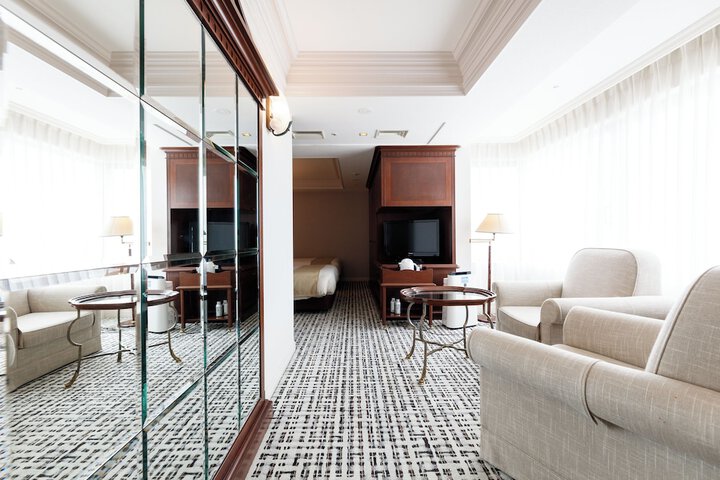 Room 27 of 77