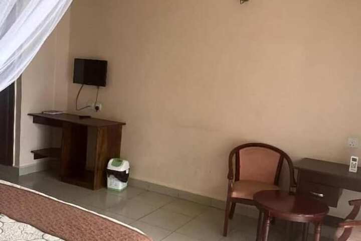 Room 15 of 28