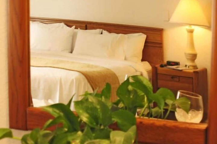 2 Queen Beds (8 of 12)