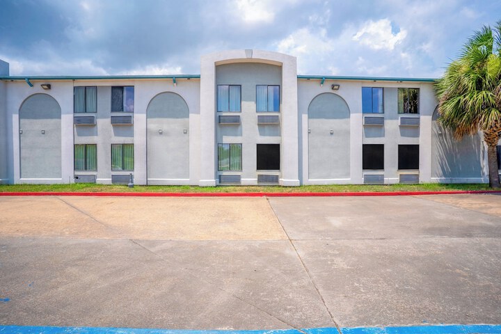 Hotel 76 of 91