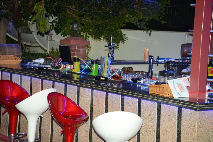 Lounge 26 of 41