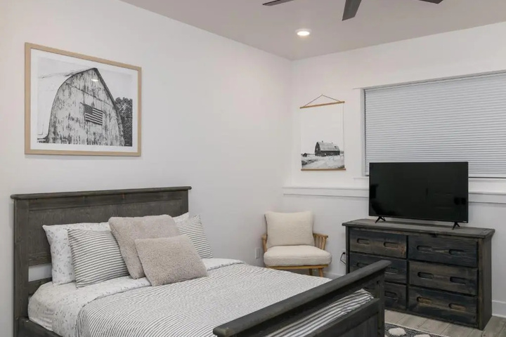 Room 2 of 3