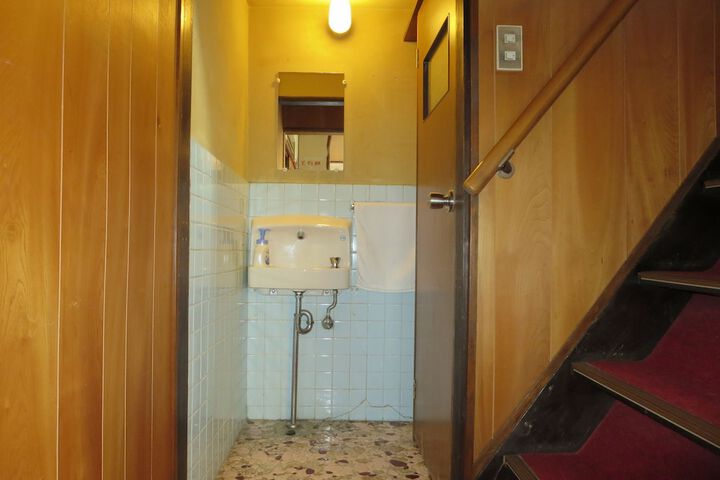 Room 17 of 47