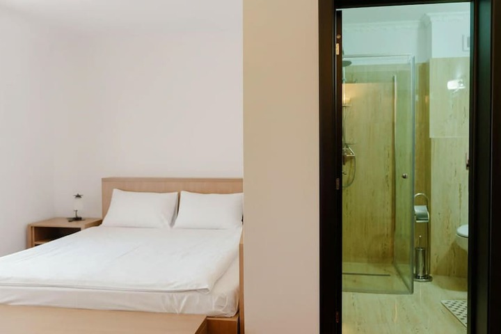 Room 43 of 191