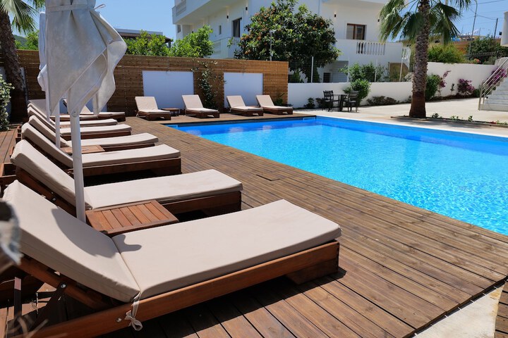Pool 86 of 103