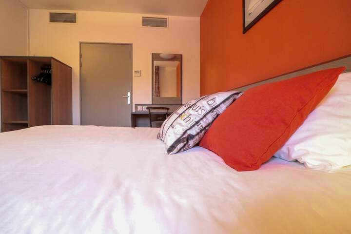 Room 6 of 14